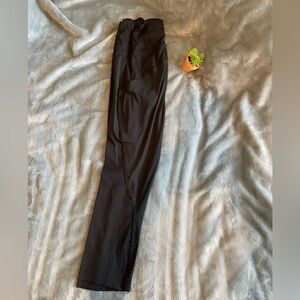 Lululemon size 6 cropped legging
